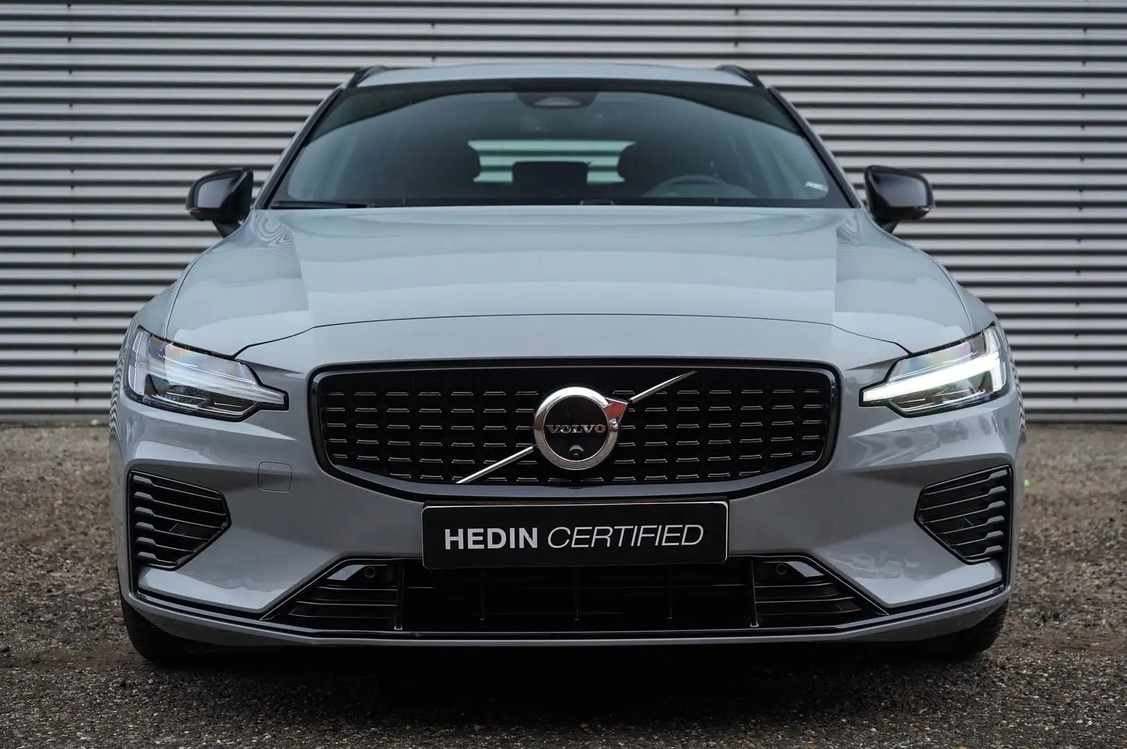 Volvo V60 T6 Plug-in hybrid AWD Plus Dark | Long Range | Har Grijs - 2