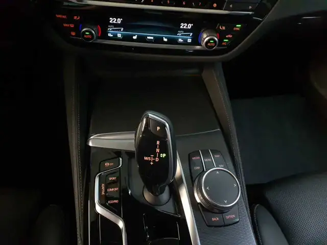 BMW 5 Series view 10