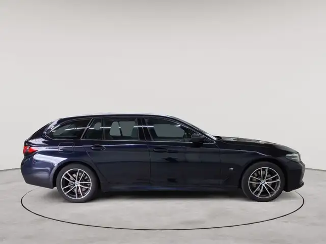 BMW 5 Series view 3