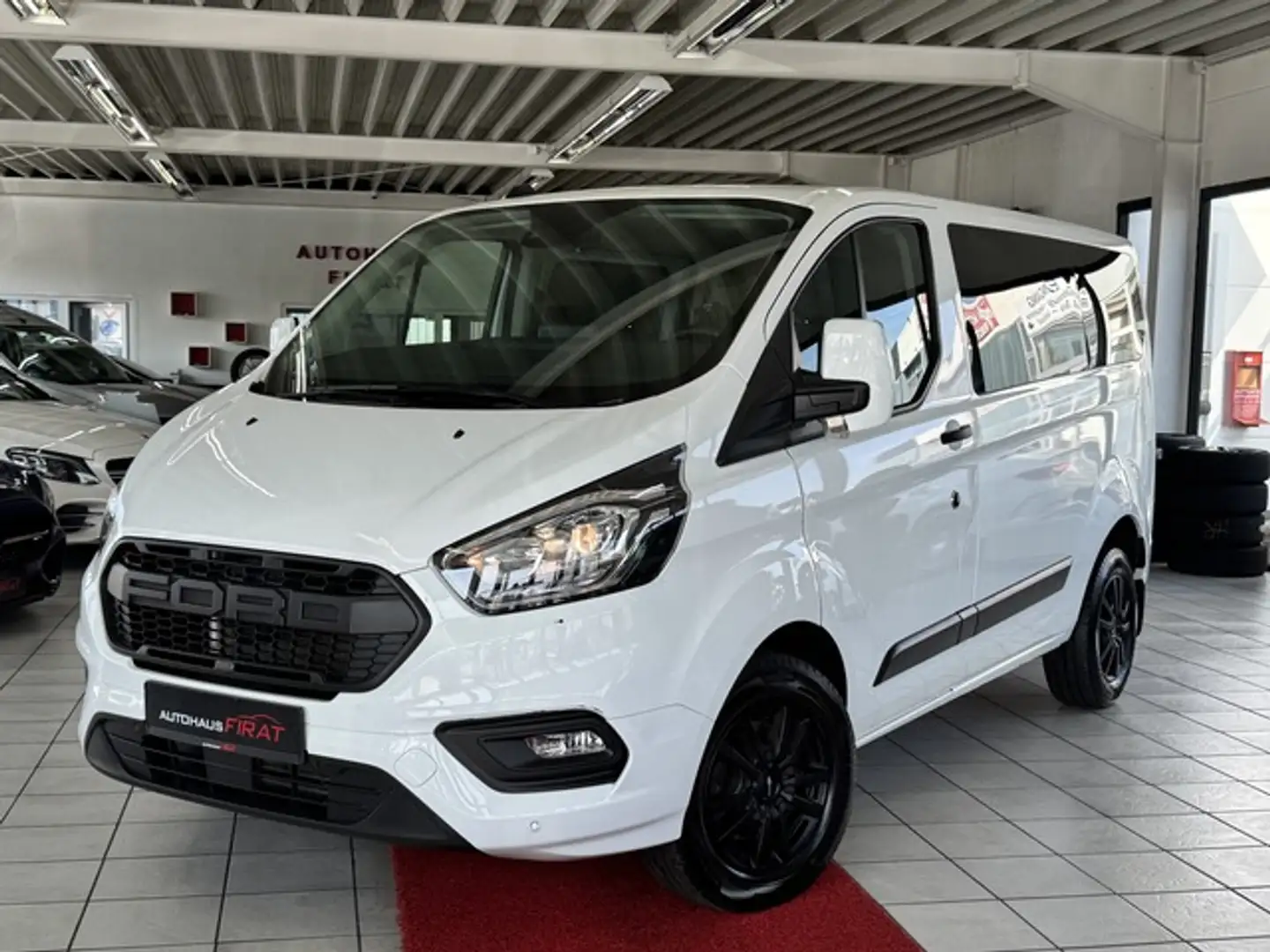 Ford Tourneo Custom Kombi 320 L1 2,0 TDCI Transit Weiß - 1