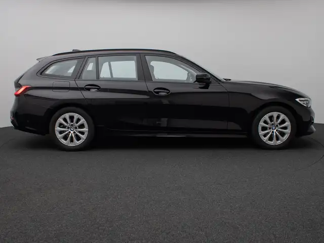 BMW 3 Series view 5