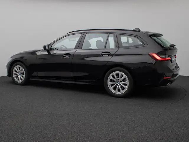 BMW 3 Series view 10