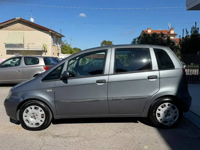 Fiat Idea view 3