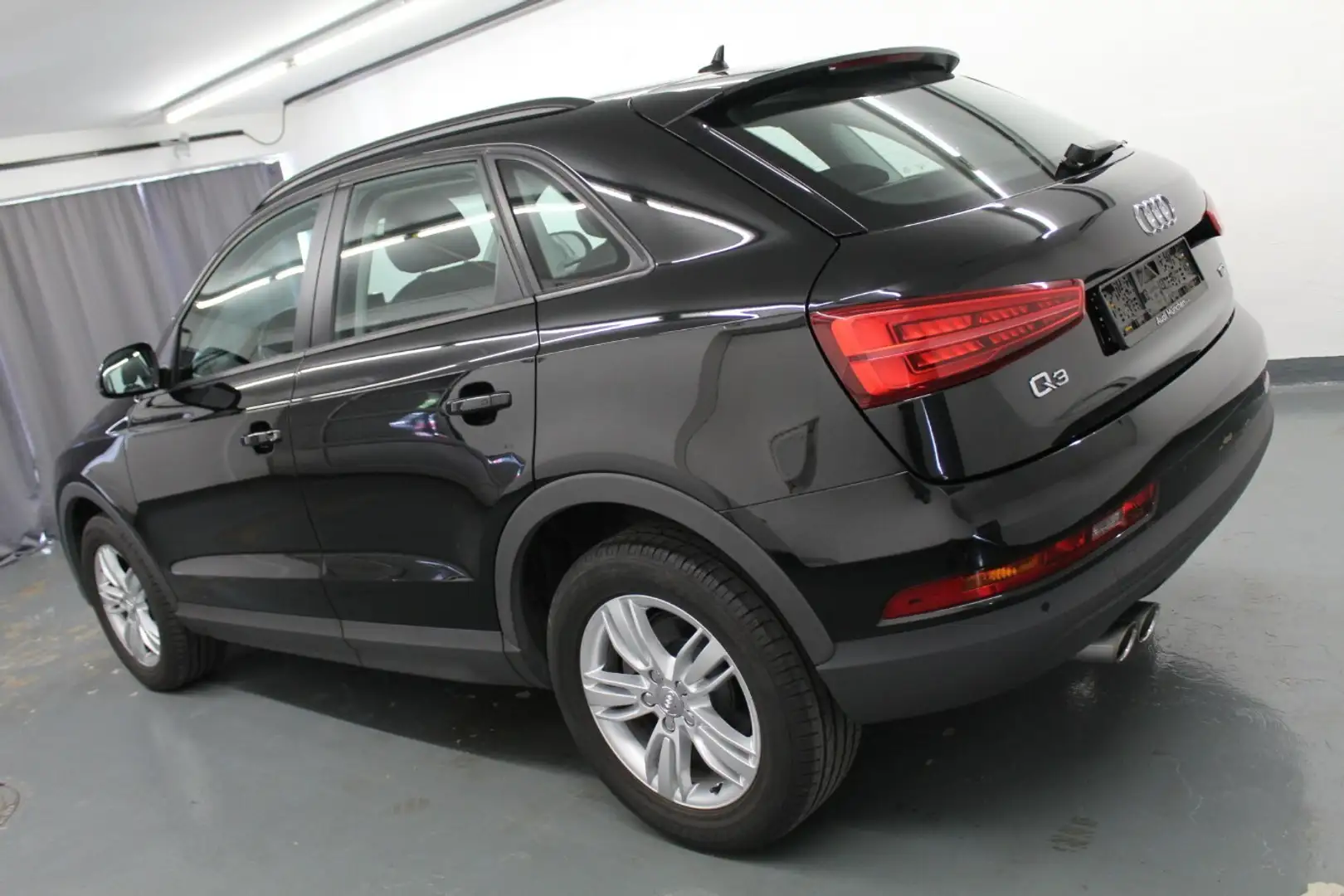 Audi Q3 2.0 TDI Navi+Sitzheizung+Bluetooth+PDC! Schwarz - 1