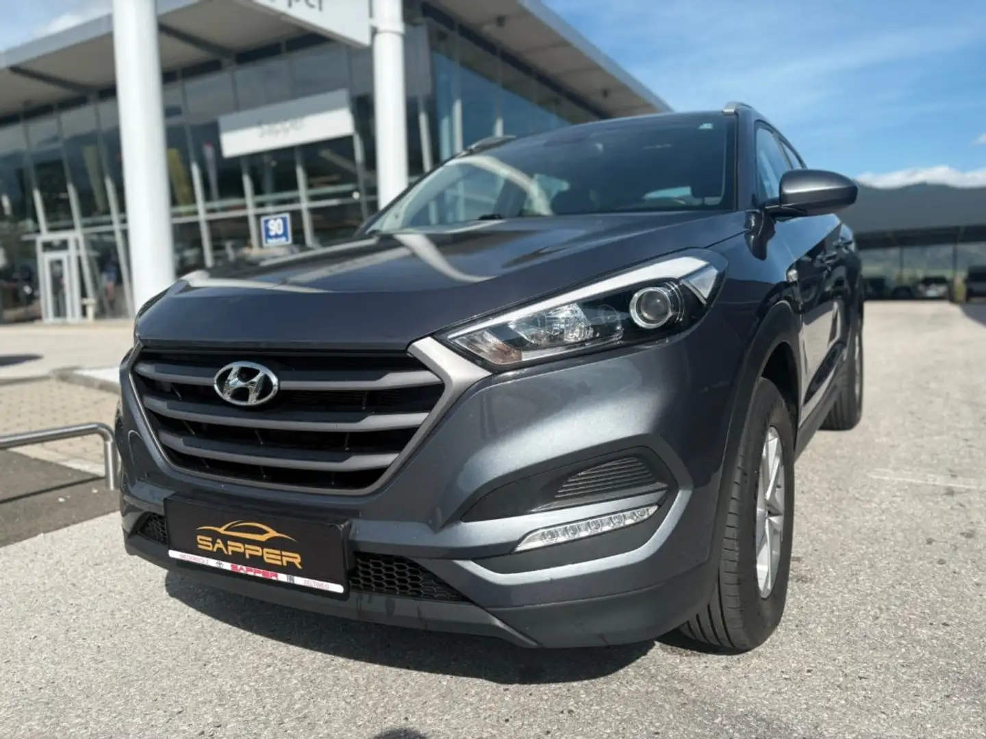 Hyundai TUCSON 1,6 GDI Start-Stopp Comfort Grau - 2