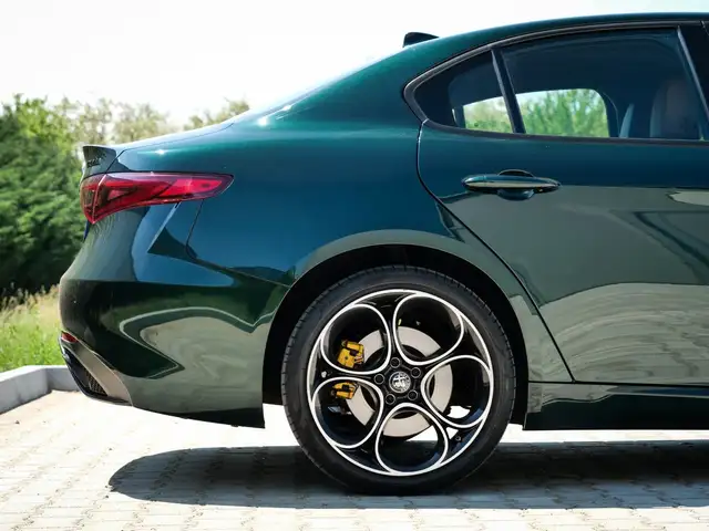 Alfa Romeo Giulia view 9