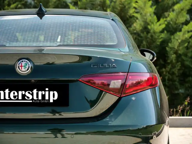 Alfa Romeo Giulia view 8