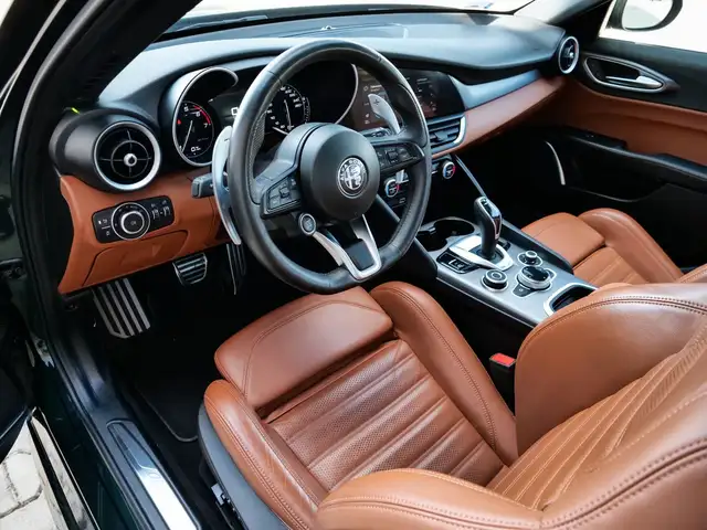 Alfa Romeo Giulia view 12