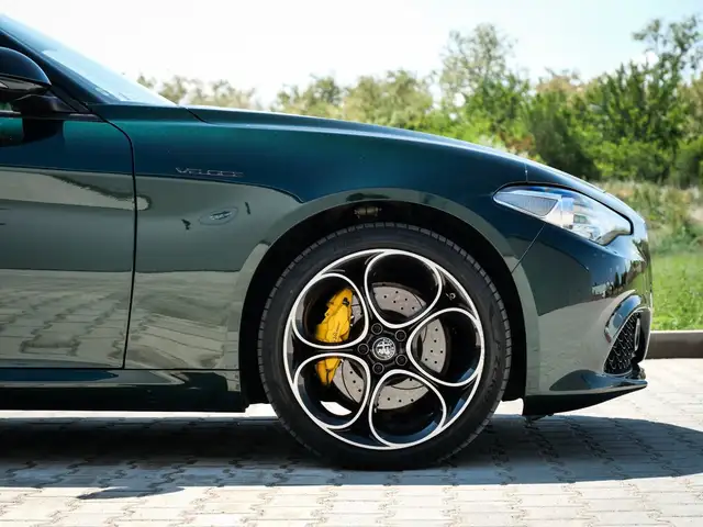 Alfa Romeo Giulia view 10