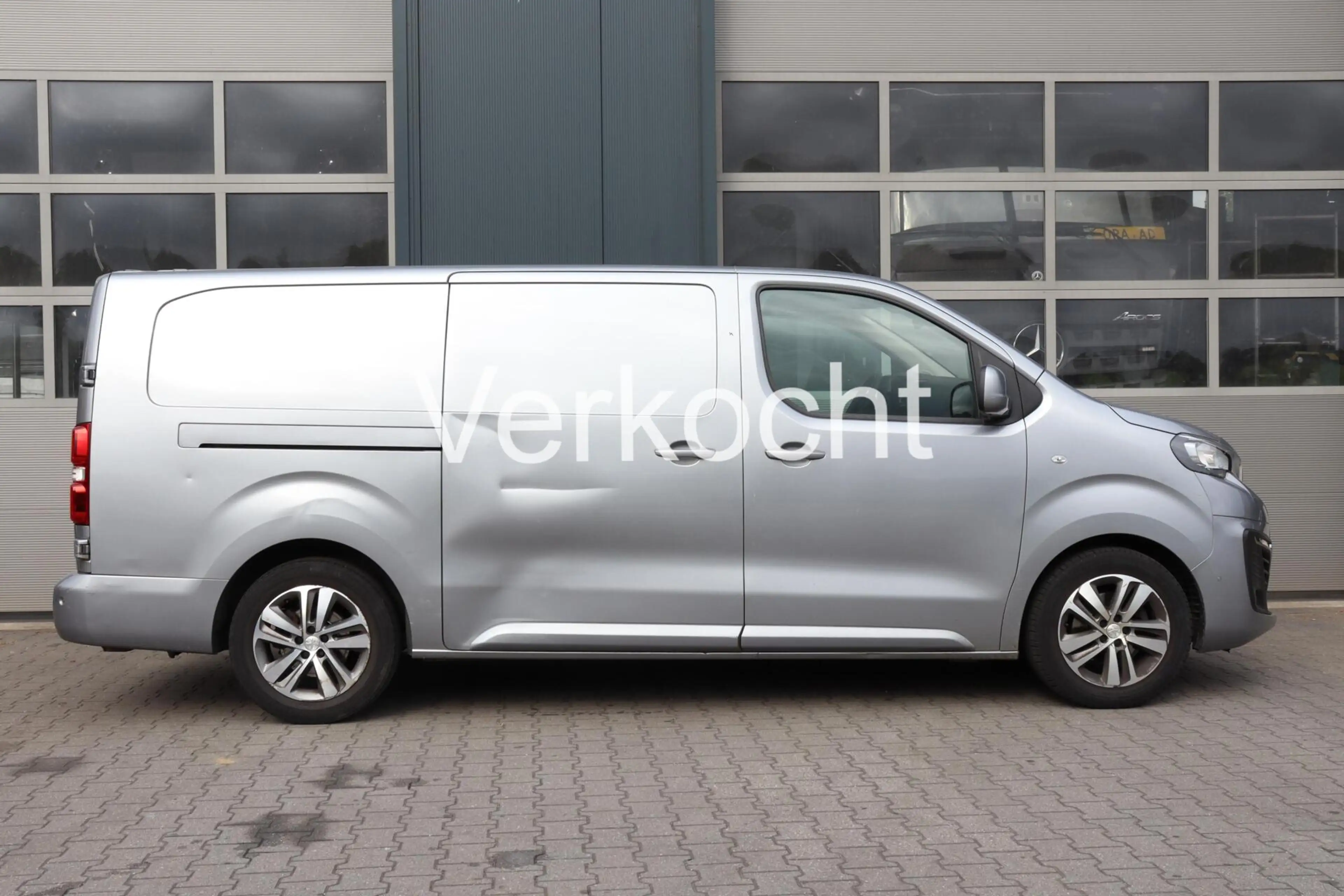 Peugeot e-Expert Long 75 kWh l NAVI l CLIMA l 360 CAMERA l HEAD UP — photo 15