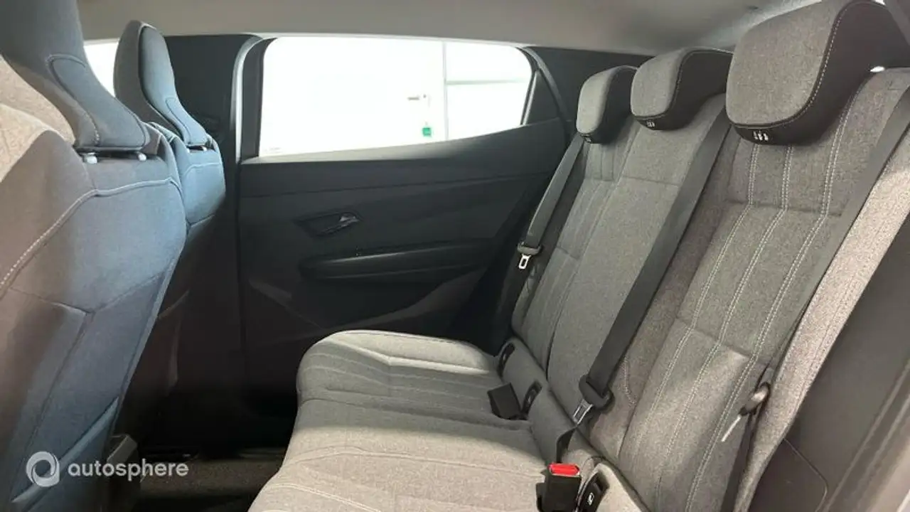 Renault Megane E-Tech — photo 13