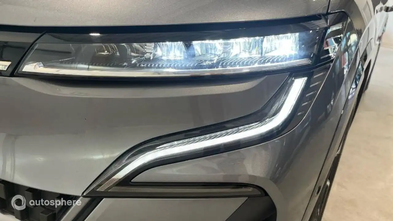 Renault Megane E-Tech — photo 17