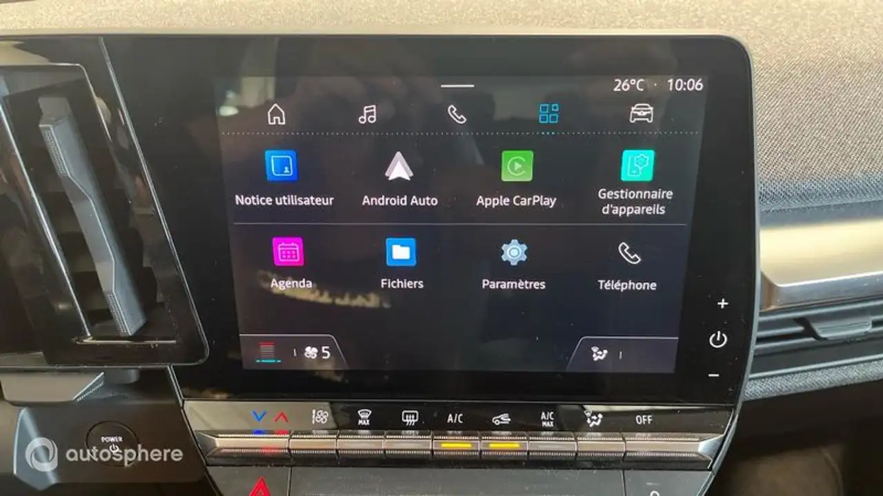 Renault Megane E-Tech — photo 18