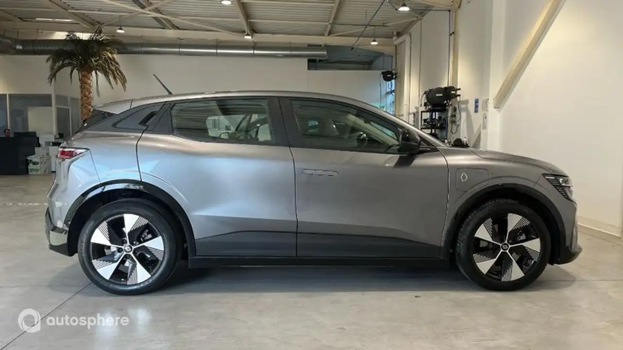 Renault Megane E-Tech — photo 4