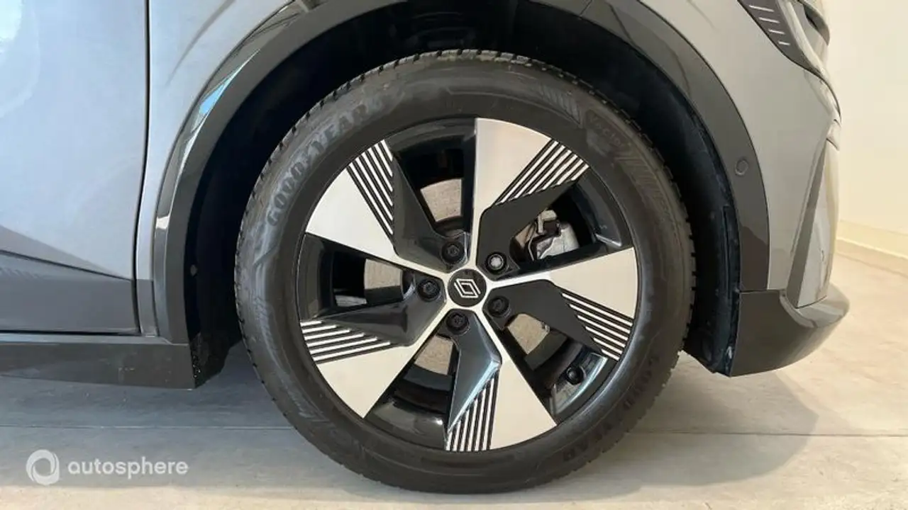 Renault Megane E-Tech — photo 20