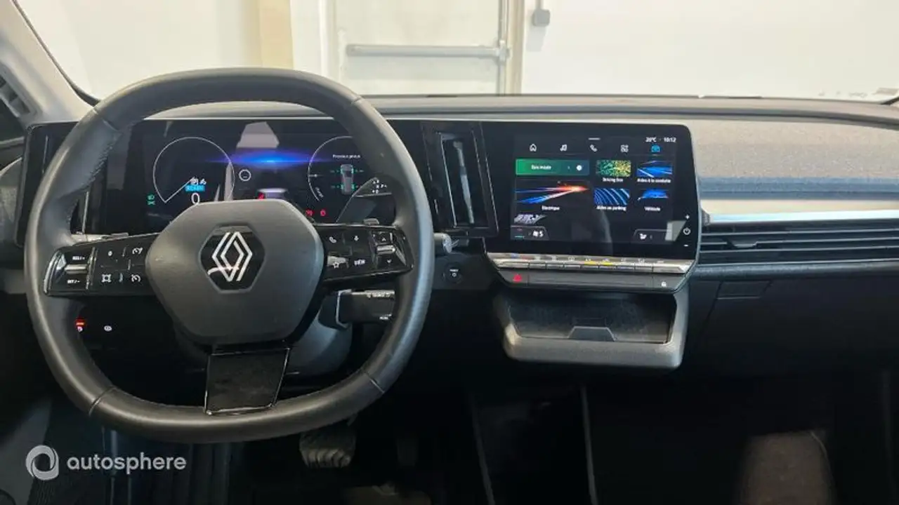 Renault Megane E-Tech — photo 11