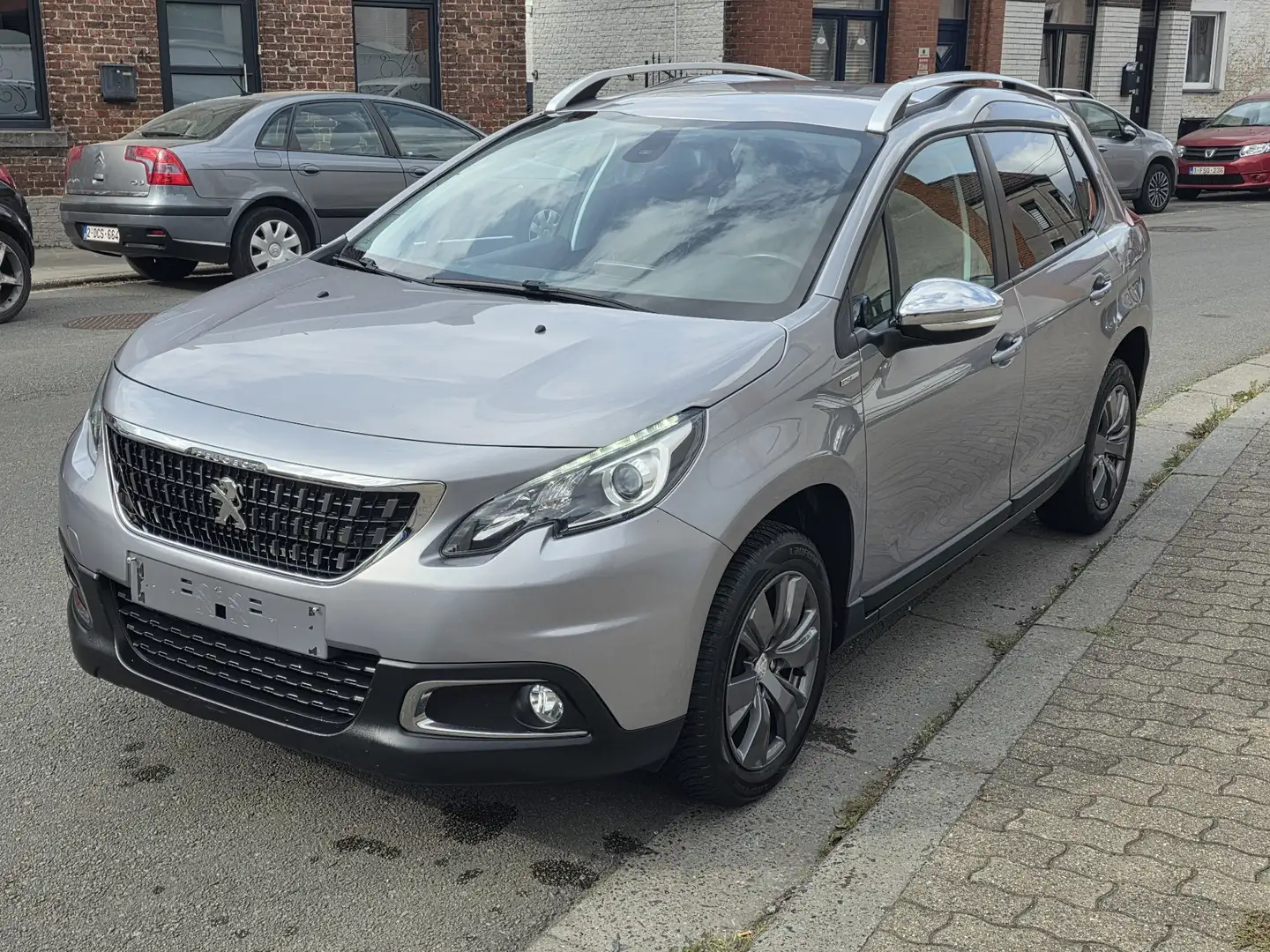 Peugeot 2008 2008 1.2i PureTech Style S Gris - 2