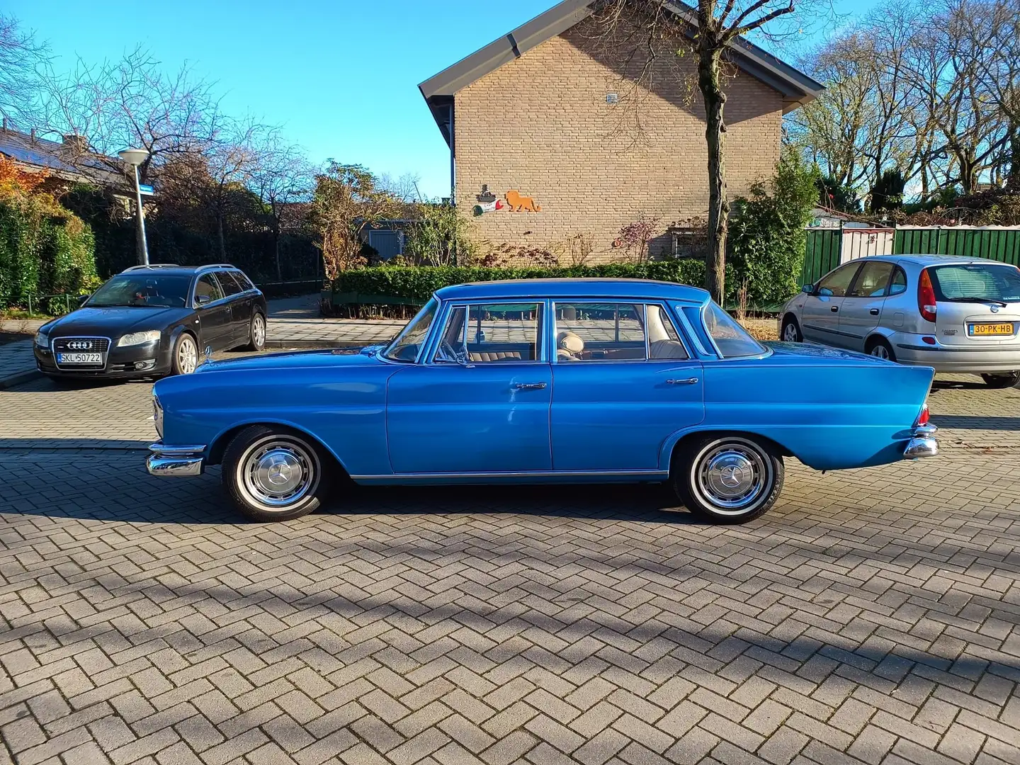 Mercedes-Benz 220 SE Automatic Blauw - 2