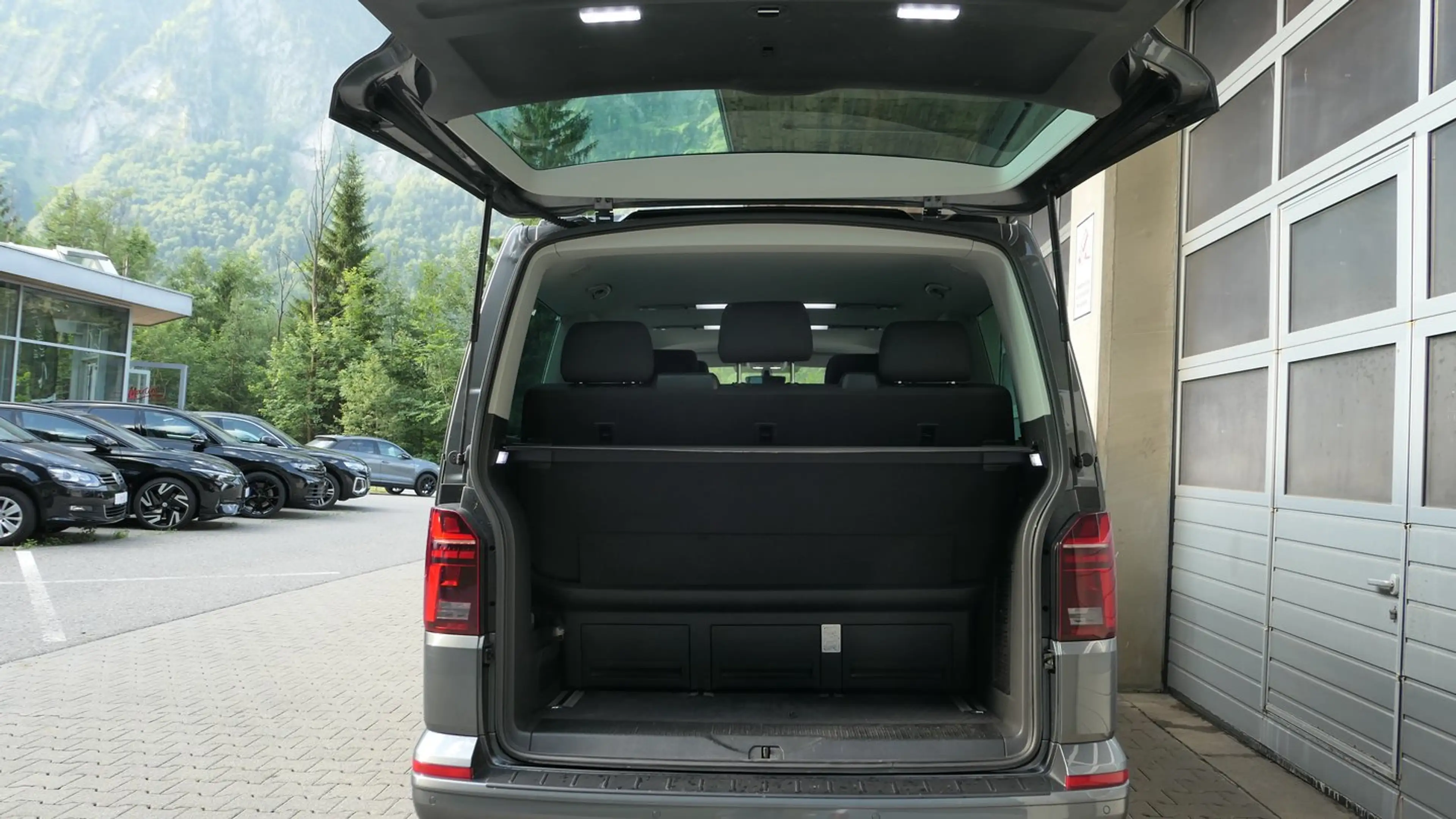 Volkswagen T6.1 Multivan VW T6.1 Multivan Edition TDI 4MOTION — photo 4