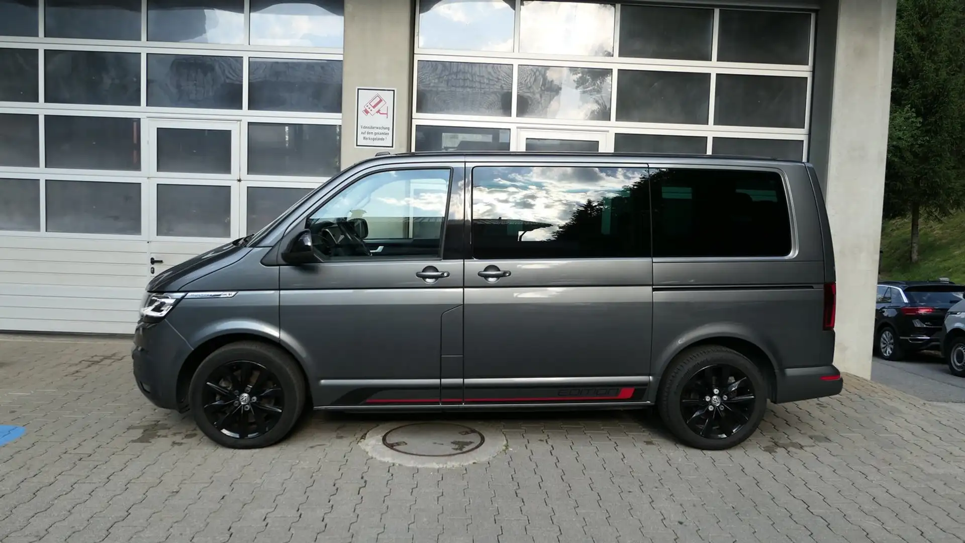 Volkswagen T6.1 Multivan VW T6.1 Multivan Edition TDI 4MOTION Grau - 2