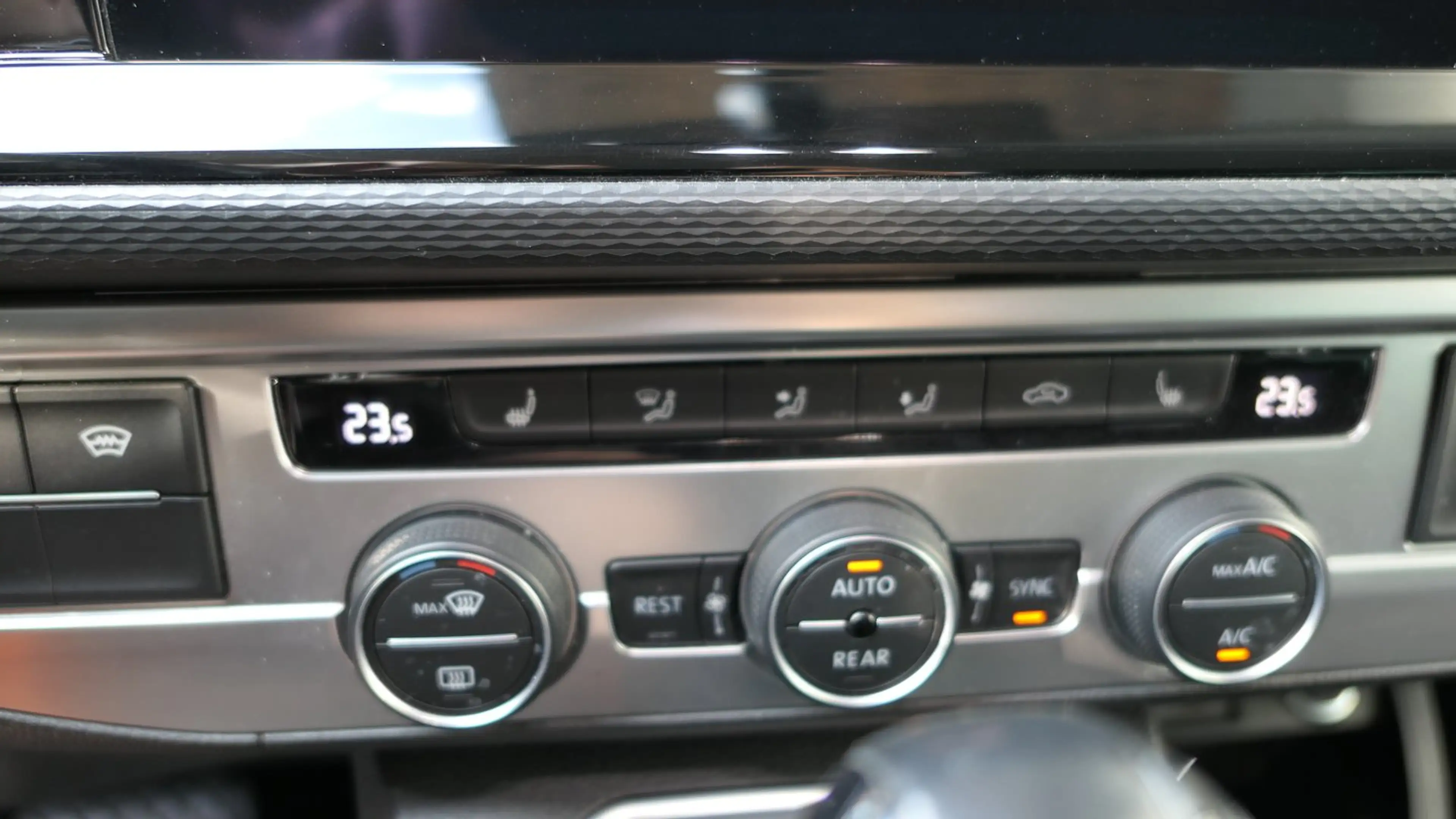 Volkswagen T6.1 Multivan VW T6.1 Multivan Edition TDI 4MOTION — photo 9