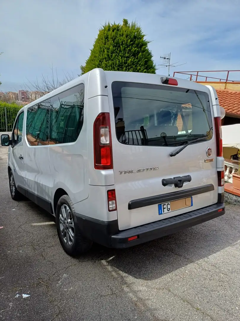 Fiat Talento Gris - 2