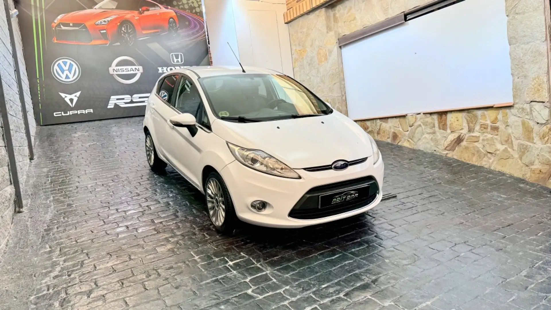 Ford Fiesta 1.6 TDCi Titanium Blanco - 1