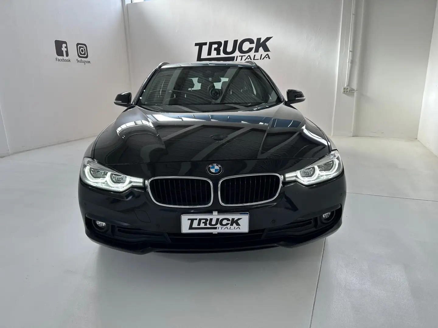 BMW 318 318d Touring Advantage BS auto Schwarz - 2