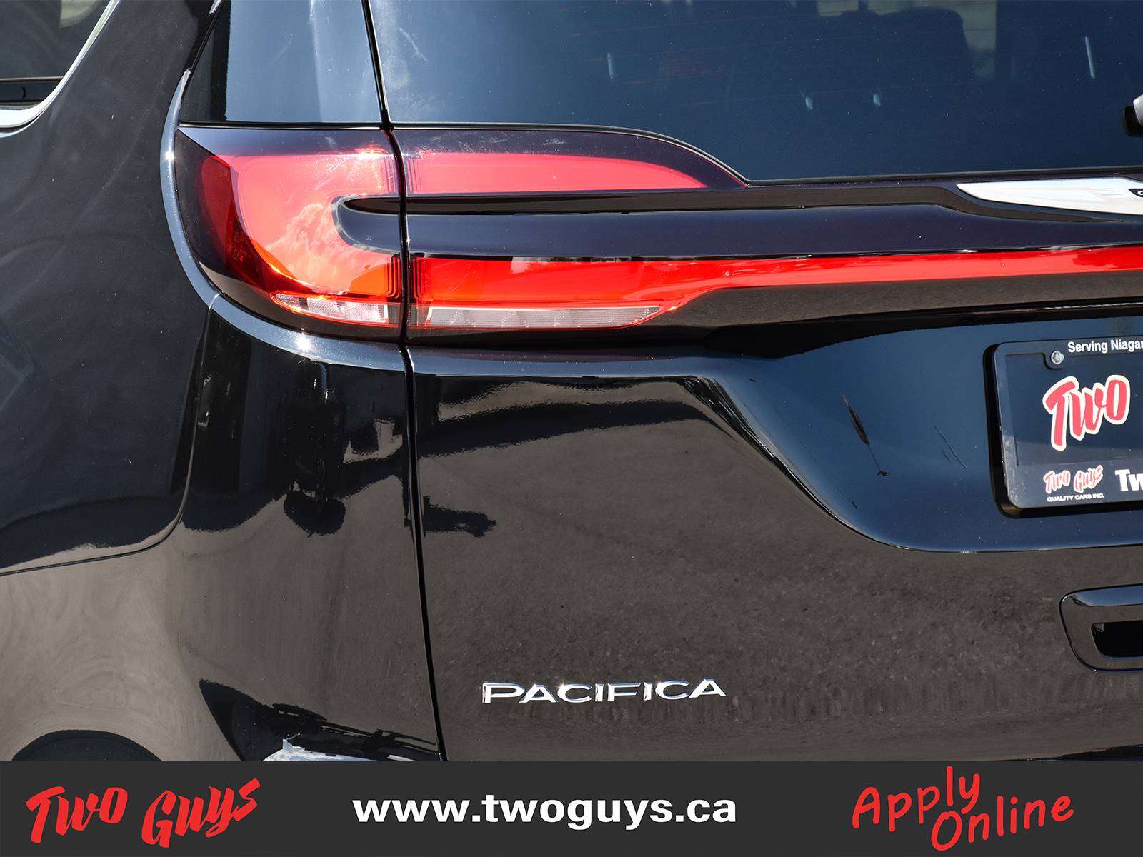 2025 Chrysler Pacifica Select | Htd Lthr | Pwr Sliders | WOW KMS | photo 8