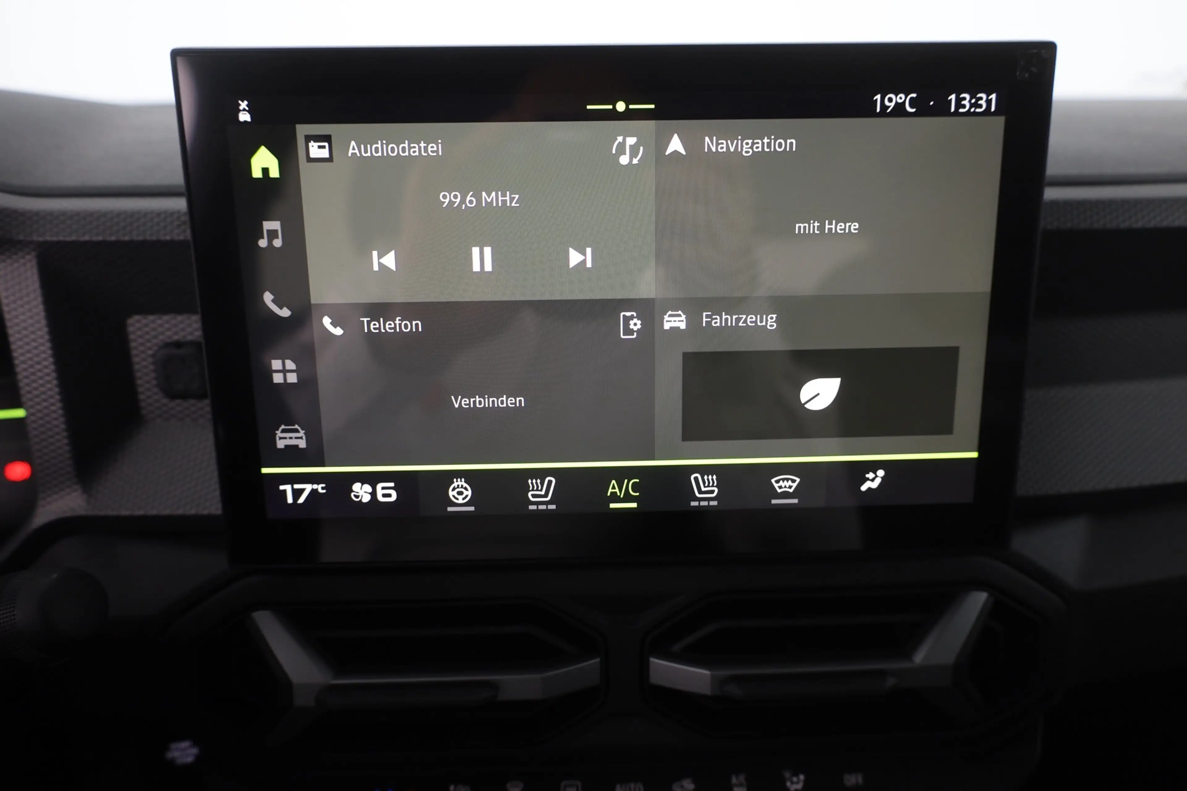 Dacia Duster Journey mHev 140 LED Navi Kamera — photo 11