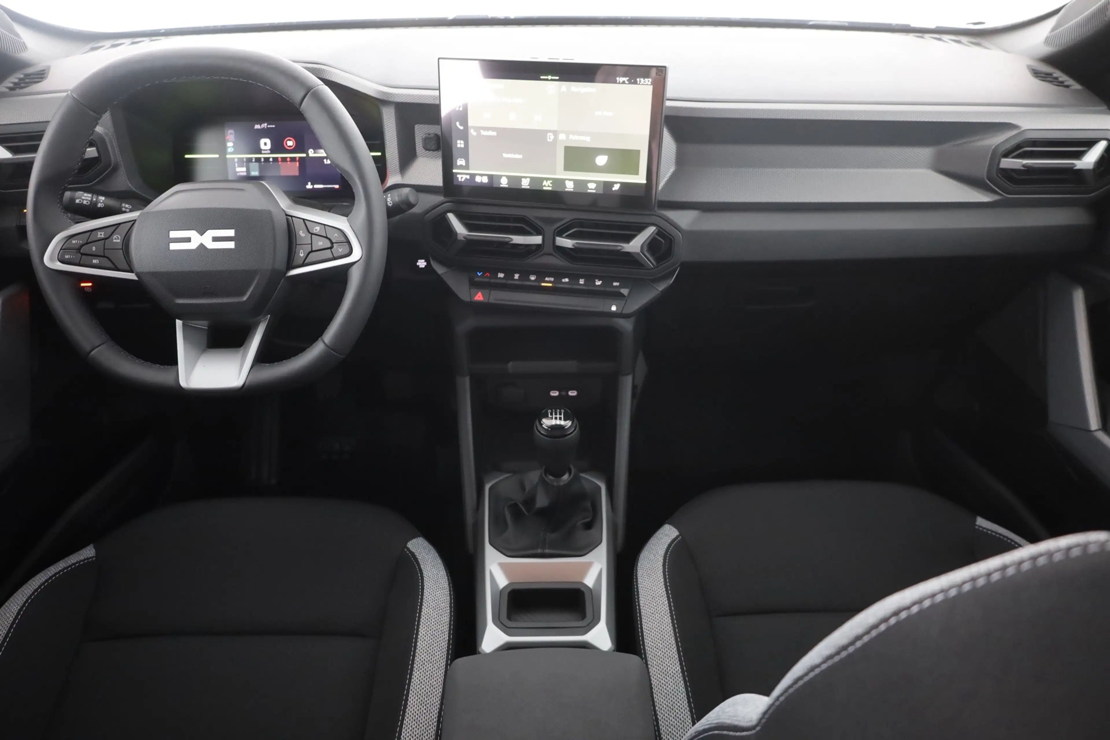 Dacia Duster Journey mHev 140 LED Navi Kamera — photo 9