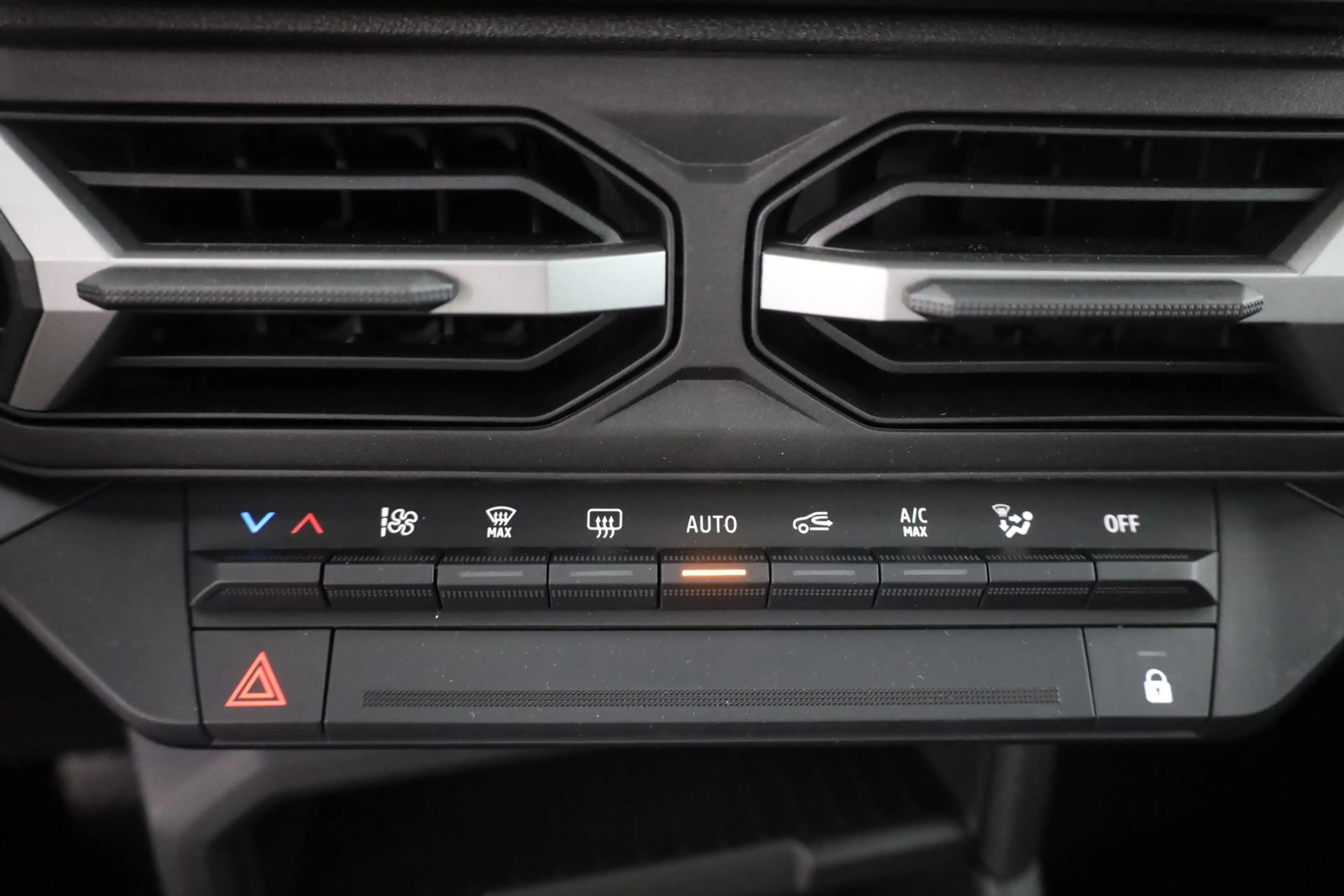 Dacia Duster Journey mHev 140 LED Navi Kamera — photo 12
