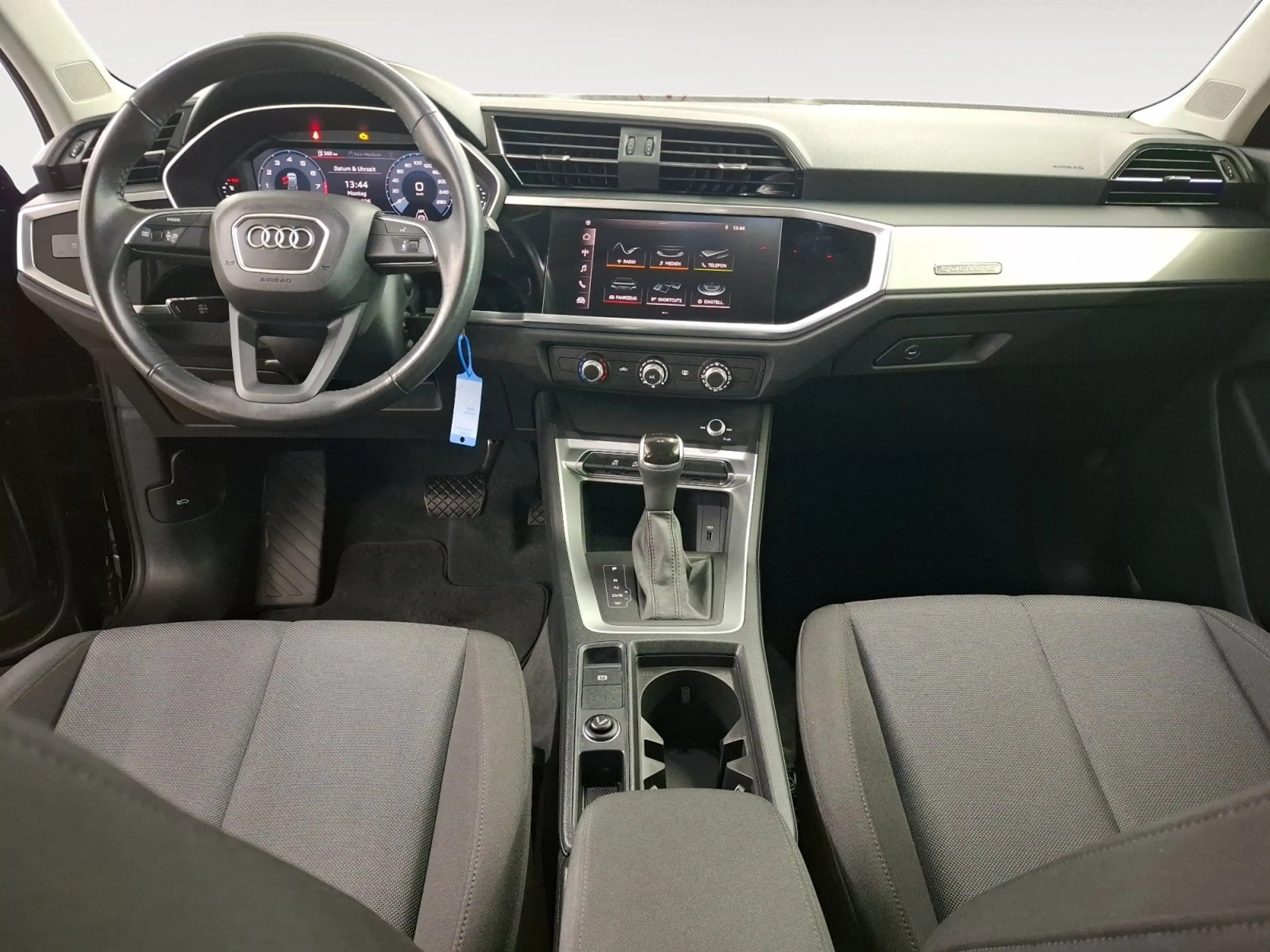 Audi Q3 40 TFSI quattro RFK Einparkhilfe v. & h. — photo 9