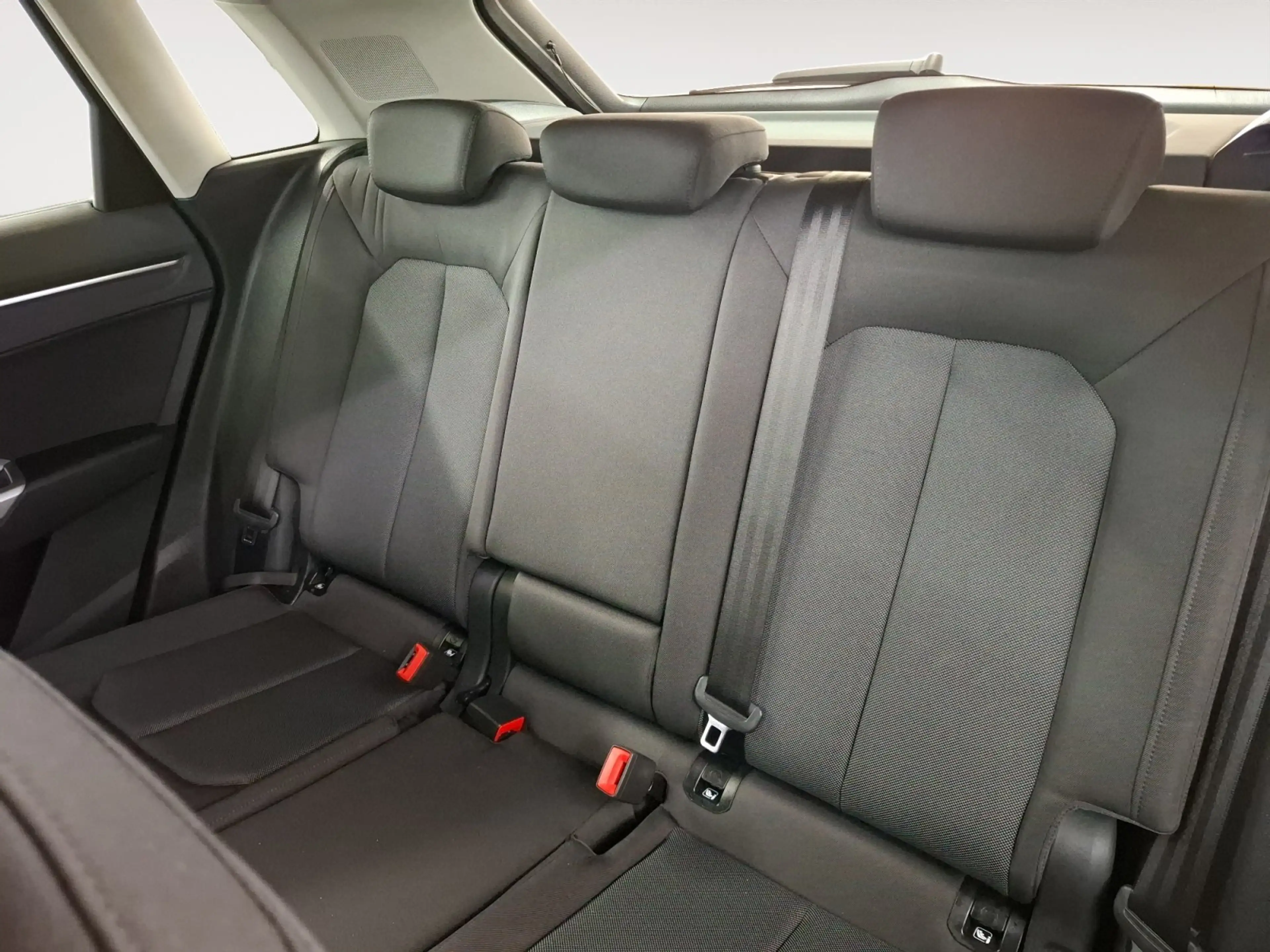 Audi Q3 40 TFSI quattro RFK Einparkhilfe v. & h. — photo 8