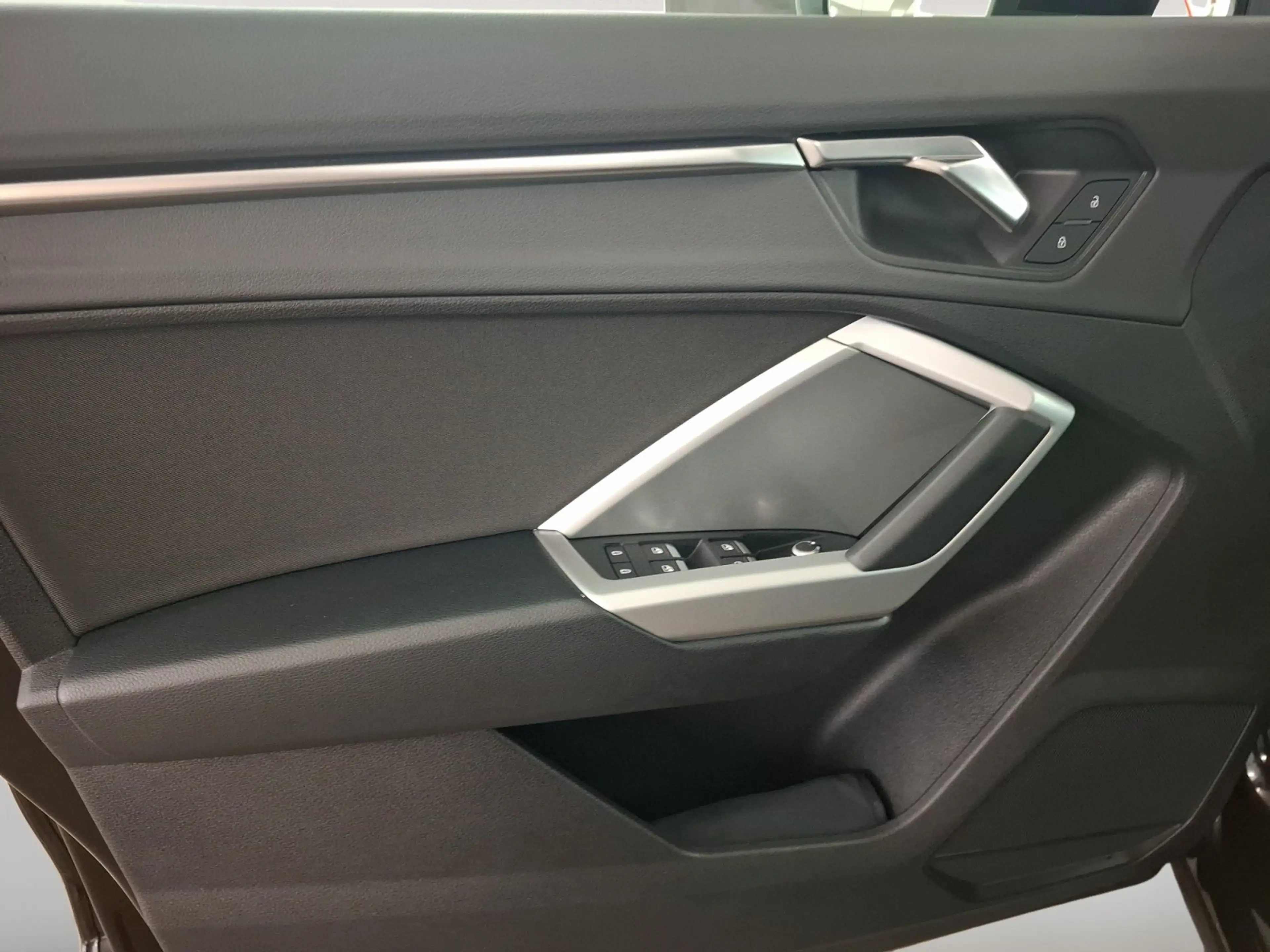 Audi Q3 40 TFSI quattro RFK Einparkhilfe v. & h. — photo 14