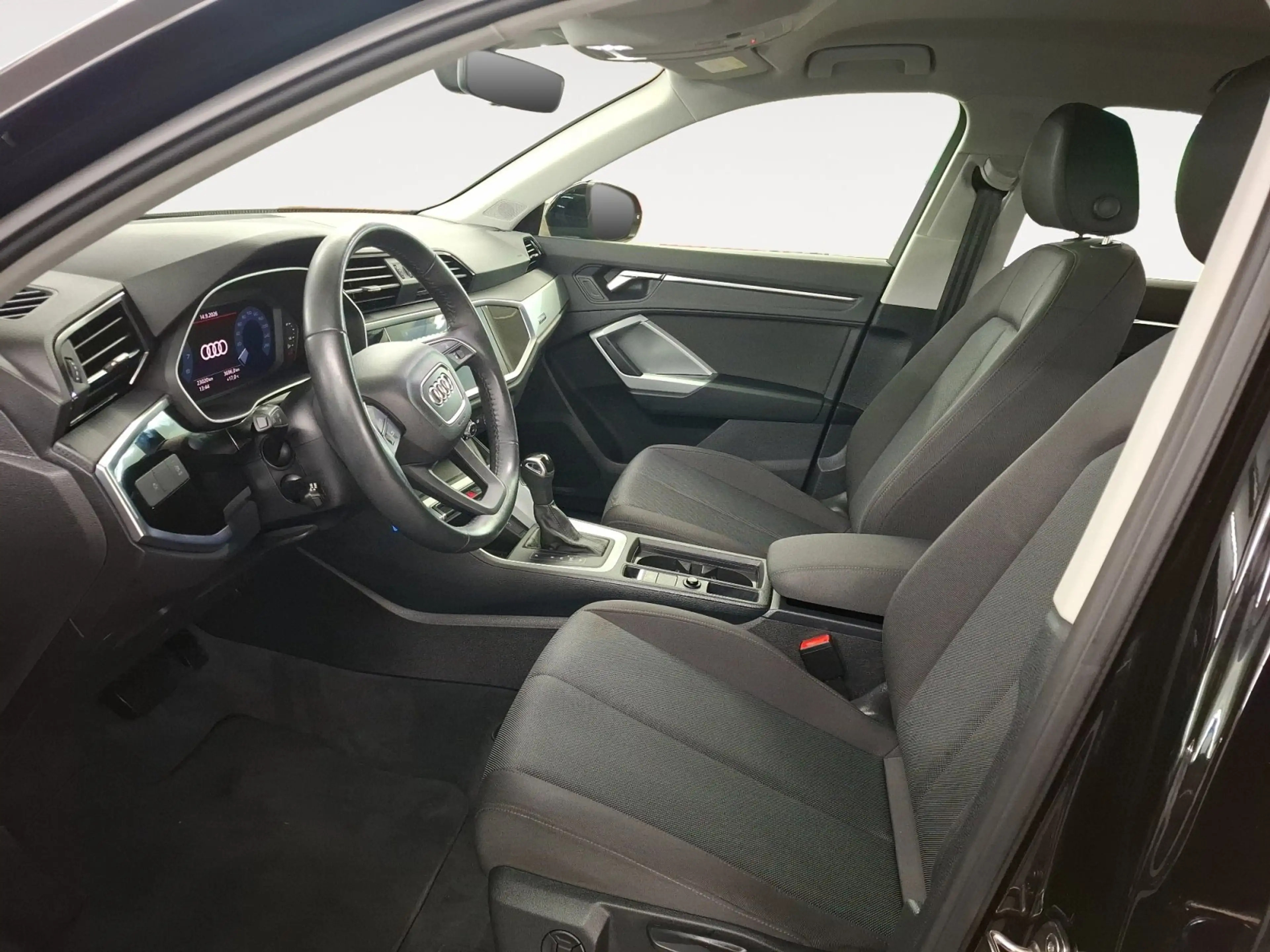 Audi Q3 40 TFSI quattro RFK Einparkhilfe v. & h. — photo 7