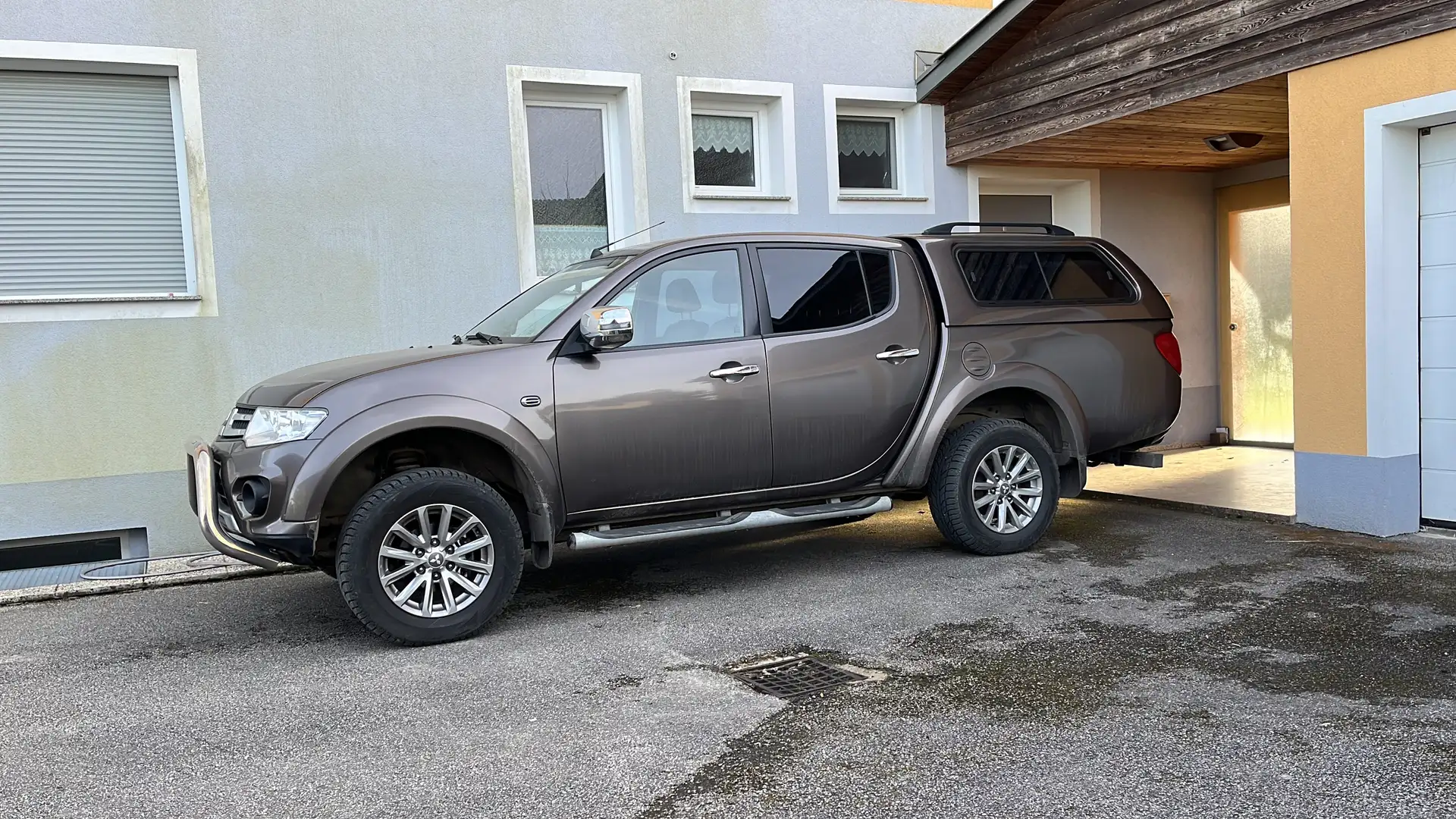Mitsubishi L200 DI-D 2.5 Intense Braun - 1