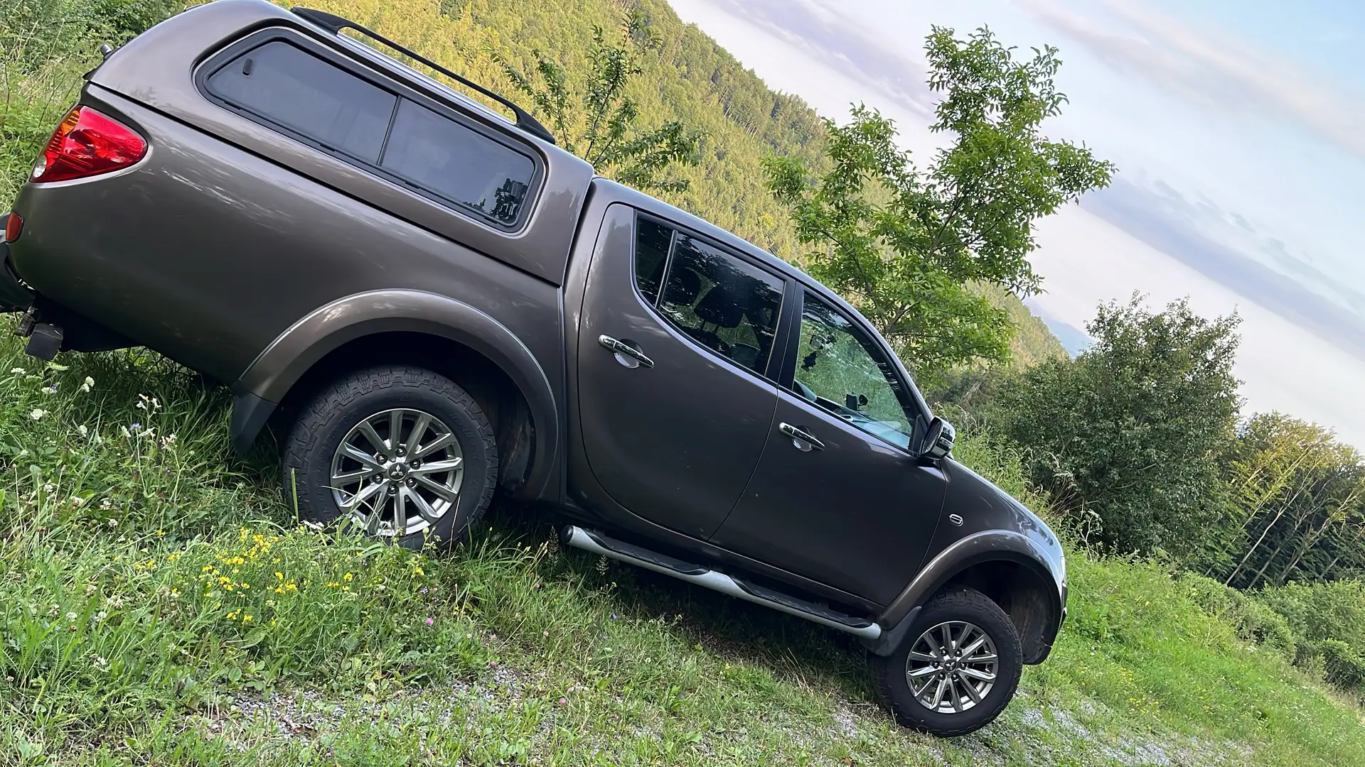 Mitsubishi L200 DI-D 2.5 Intense Braun - 2