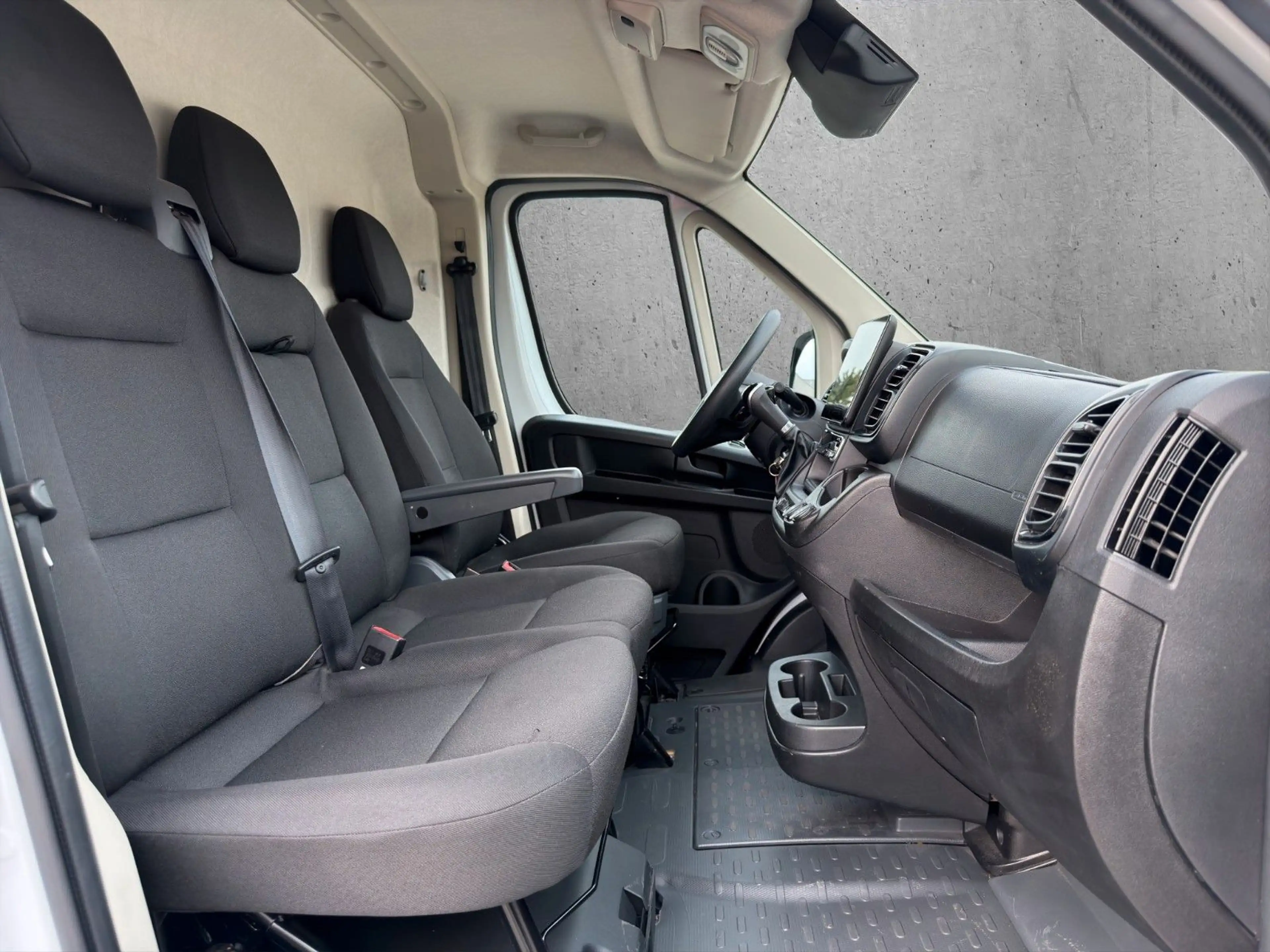 Peugeot Boxer KW 435 L4H2 HDi 180 EAT8 — photo 15