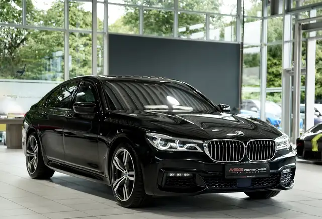 BMW 7 Series view 5