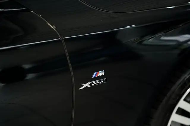 BMW 7 Series view 10