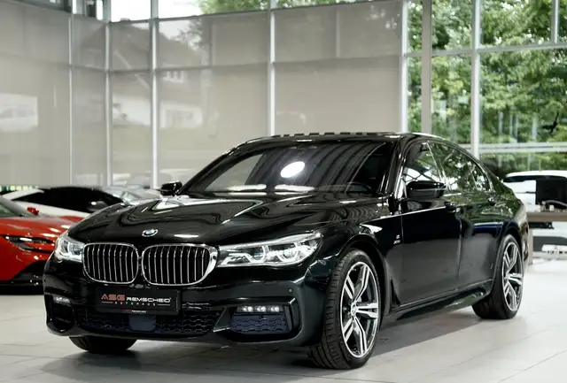 BMW 7 Series view 4