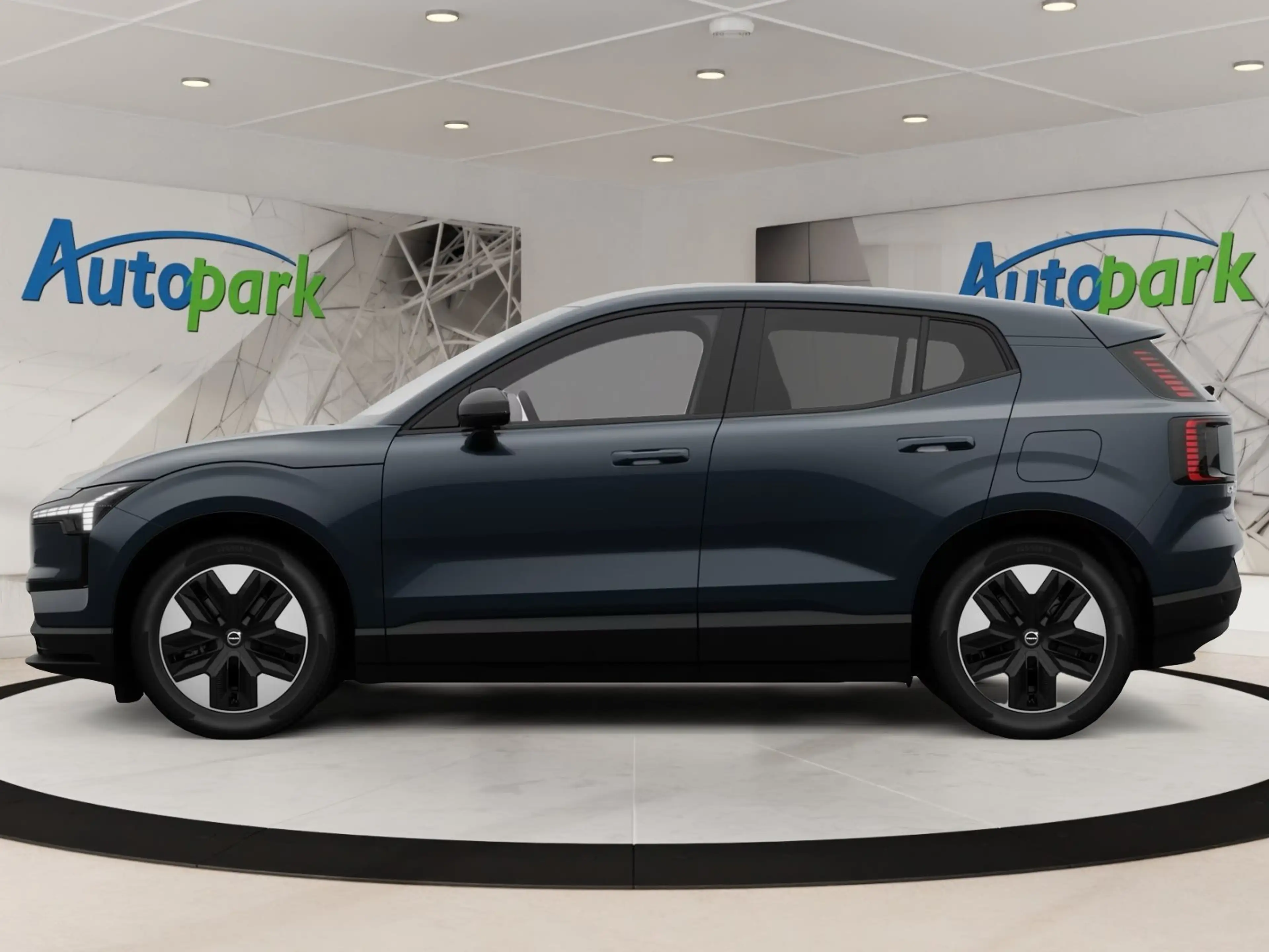 Volvo EX30 Plus, P5 Long Range Vollelektrisch Plus 2WD Pure E — photo 2