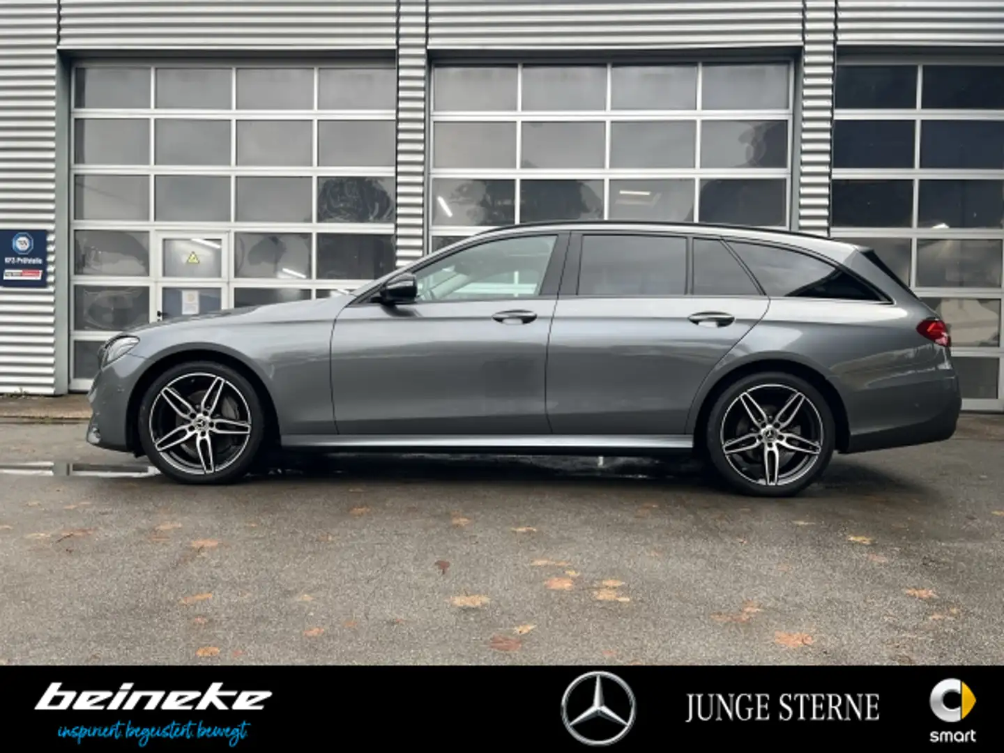 Mercedes-Benz E 220 E 220 d T AMG Night Multib AHK SHD Burm Standhei Grau - 2