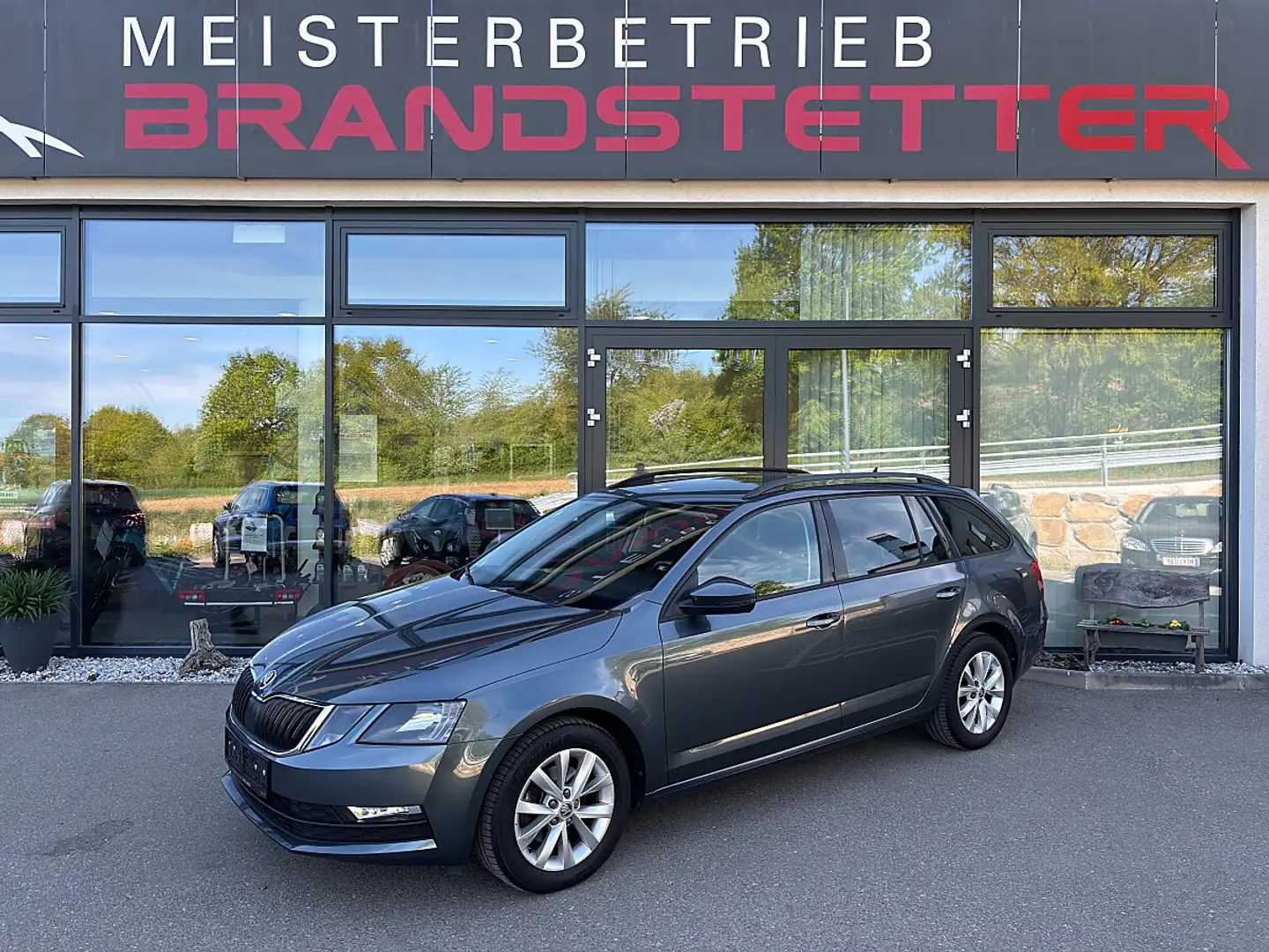 Skoda Octavia Combi 2,0 TDI Ambition Limited DSG Grau - 1