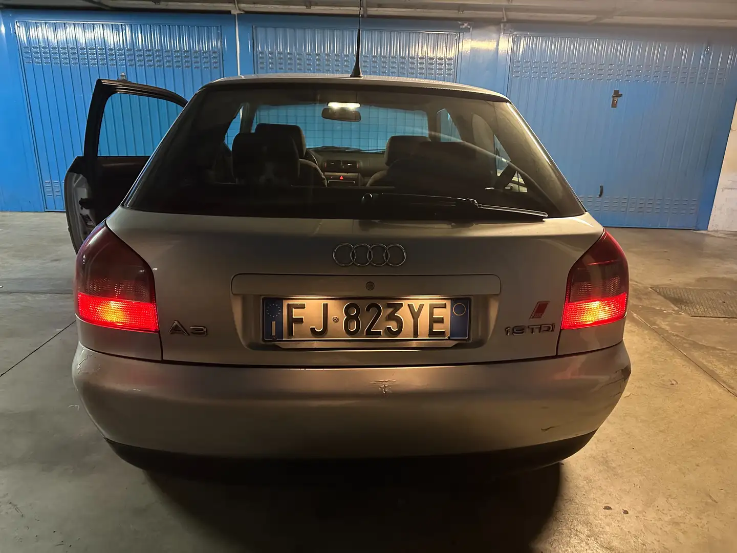 Audi A3 A3 3p 1.9 tdi Attraction 130cv Argento - 1