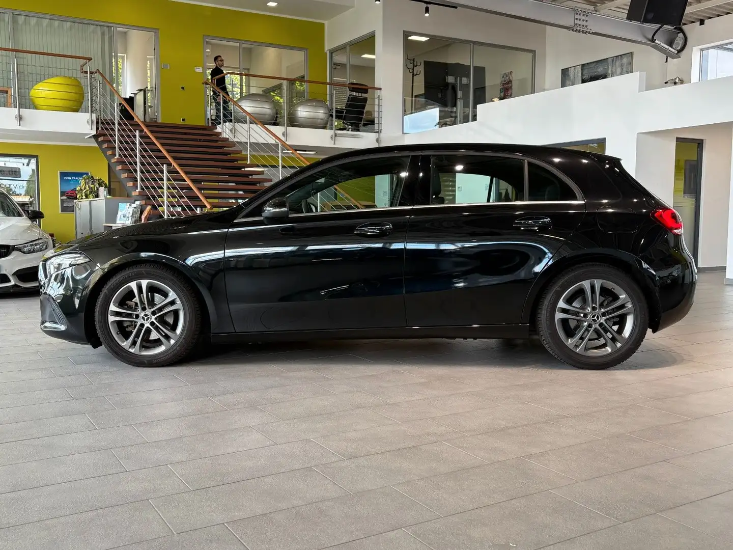 Mercedes-Benz A 180 A180d RFK*DIGITAL*PARKASSIST*TIEFERGELEGT* Noir - 2