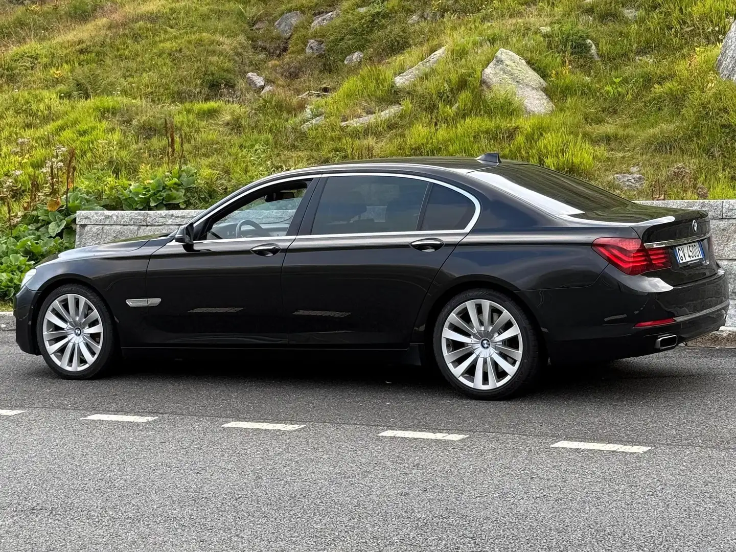 BMW 750 Serie 7 F/01-02 750Li xdrive Nero - 1