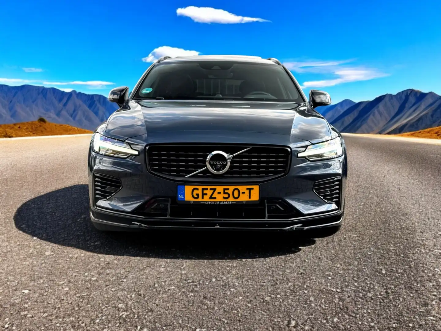 Volvo V60 2.0 T6 AWD 250kW/340pk Aut8 Recharge R-Design PANO Blauw - 2