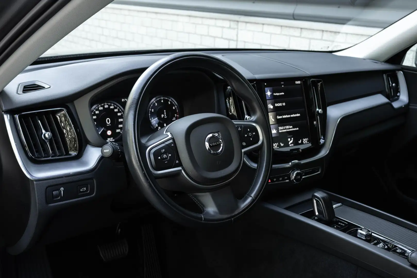 Volvo XC60 B5 Momentum Pro | Elektrische Trekhaak | bedienbar Grijs - 2